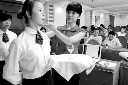 方法：新员工进店前7天最脆弱