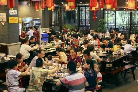 方法：开店切记，菜品易精不易全，否则费力不讨好！