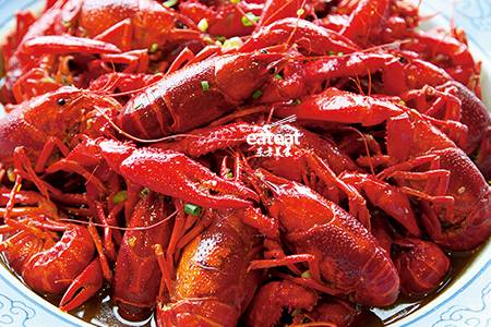 蒜香小龙虾：蒜蓉粉碎好入味！