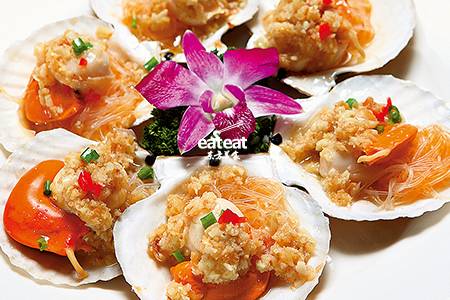 蒜蓉粉丝蒸扇贝：蒜蓉配菜3要点！