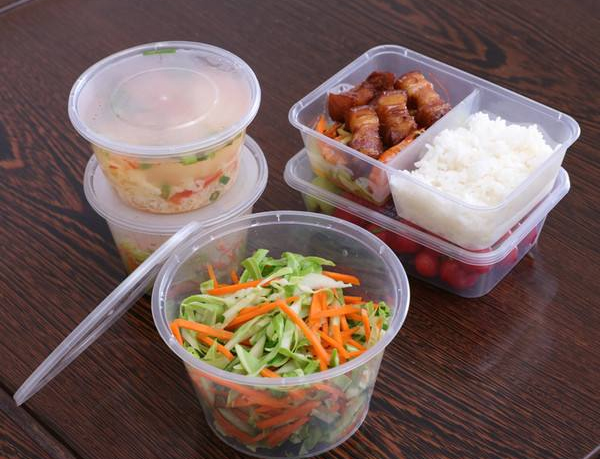 三大平台：外卖仍给配餐具，“环保选项”形同虚设