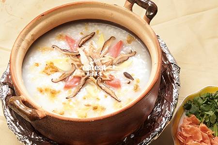 香菇火腿鸡丝粥：油炸香菇提鲜味！