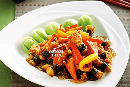 爆炒素田腿：菌菇挂糊炸干香！