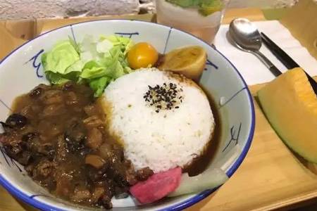 方法：麻辣烫+休闲食品=轻时尚，这个餐厅让同行羡慕！