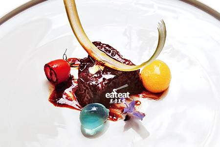 小牛肉配焦糖番茄双味胶囊