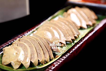  白切鹅肝：八成熟口感佳！