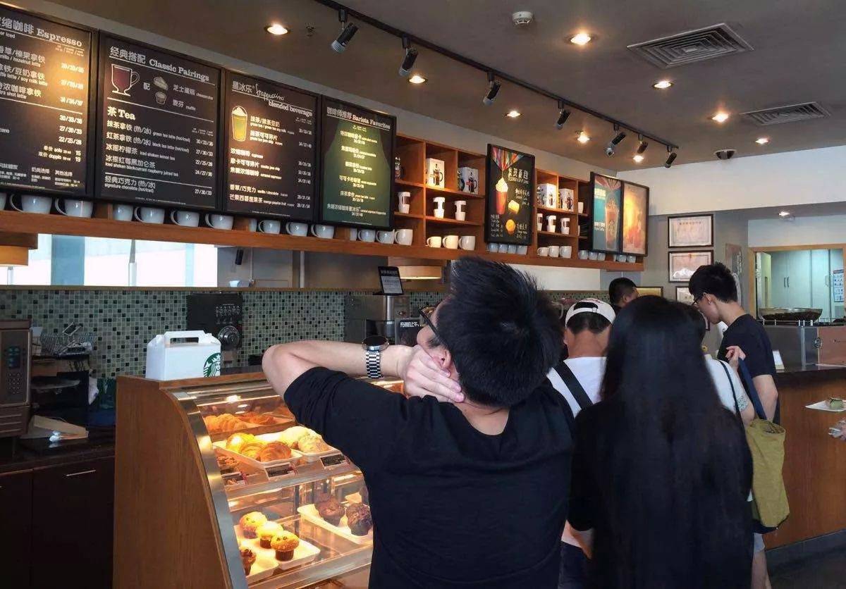 1300多家门店回到星巴克怀抱，是套路还是双赢？