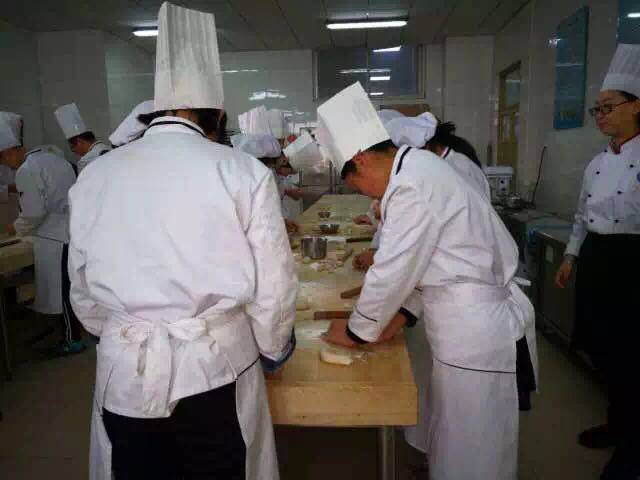 济南检查名企后厨！鼎好餐饮中央厨房被停业整顿