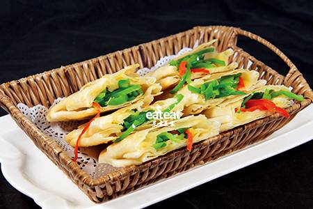 青椒酥饼：中空酿馅外酥里嫩