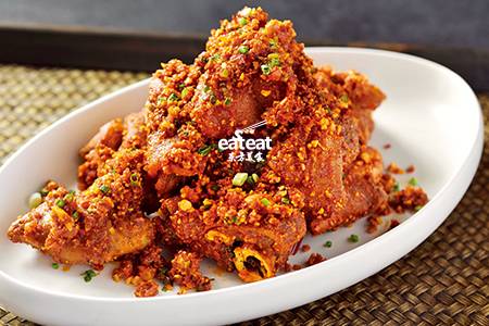 香酥猪手：卤完再炸酥脆入味！