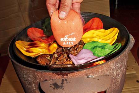 彭祖五彩地锅鸡