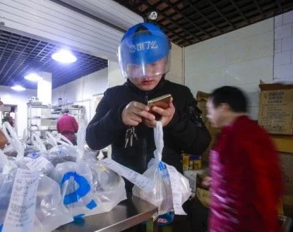 杭州最火餐饮店竟深居社区小巷 全年15万 份外卖！