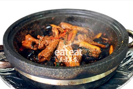 石锅炒血鳝