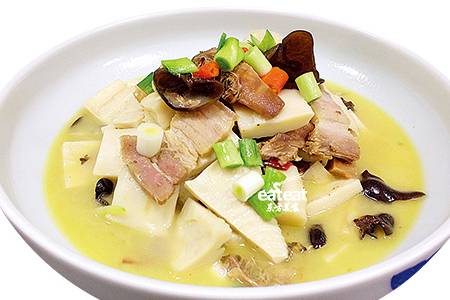 咸肉河蚌烩笋：原汤增鲜美！