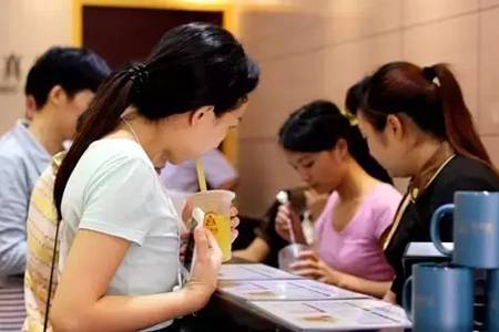 方法：你还在餐后送果盘？换个思路顾客满意度会更高！