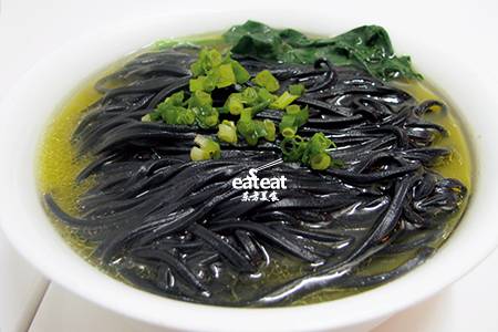 鸡汁浓汤竹炭面