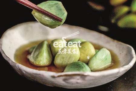 高水准碧绿腊八蒜腌制法！