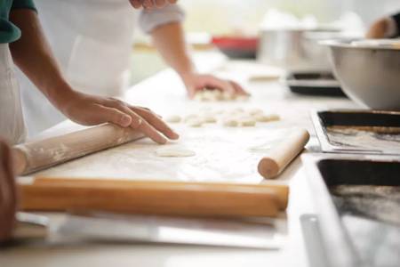 方法：海底捞、西贝是这样对待新员工的，你可以学会!(干货）