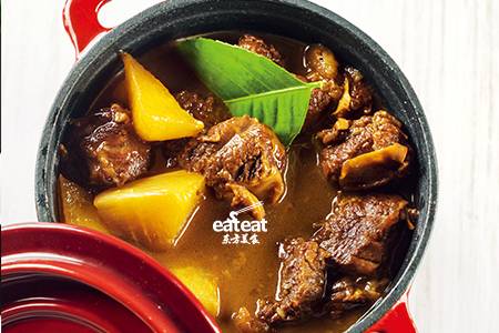 沙茶萝卜牛腩：沙茶酱先炒制！