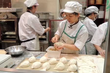 方法：餐厅服务员一个举动，竟然把顾客都得罪了！