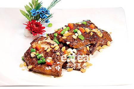 香煎牛仔骨：加黑椒肉酱味丰富！