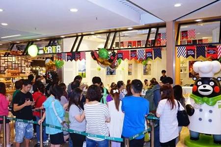 方法：开店初期，怎么让门外徘徊的顾客走进来？