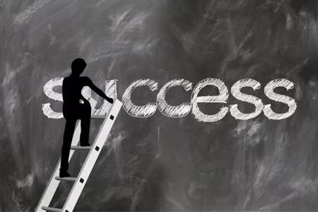 方法：把重庆火锅搬到北方后，4年开了17家店，异地市场的经营策略