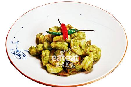 香草蒜酱炒虾仁：冰水防变色！