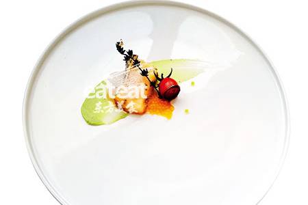 焐银鳕鱼配青酱汁佐柠檬泡沫