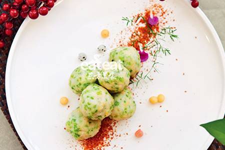 翡翠春虾墨鱼球