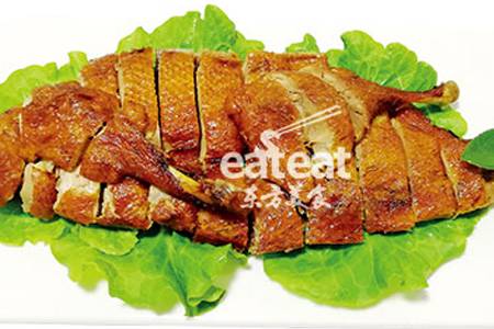 传统川式樟茶鸭：先蒸再熏！