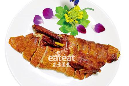 闽式樟茶鸭：先熏再蒸！