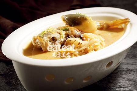 酸菜春笋烧河豚