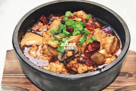 石锅口蘑小豆腐