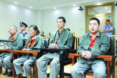 饭馆回收厨余垃圾制作地沟油做菜，称自己从不吃