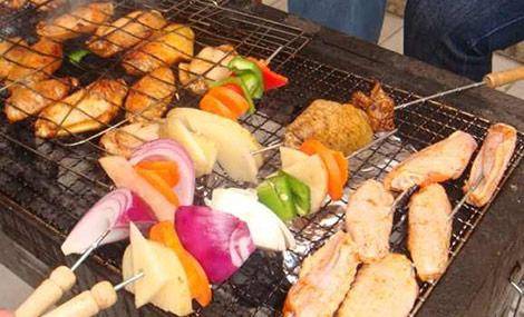 男子为看球赛点外卖，因外卖配送迟到退款遭商家拒绝