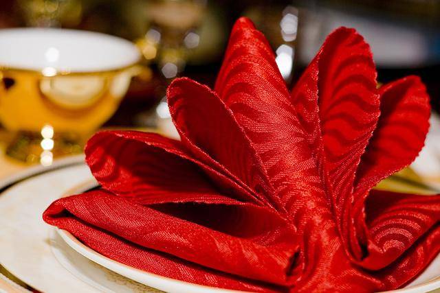 2017年餐饮业收入接近4万亿，团餐一骑绝尘！