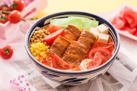 方法：阿香米线——不满足于600家门店，欲造“餐饮航母”