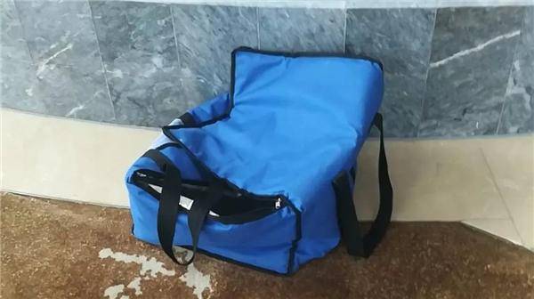 外卖小哥为快送货谎称包內有炸弹被行拘
