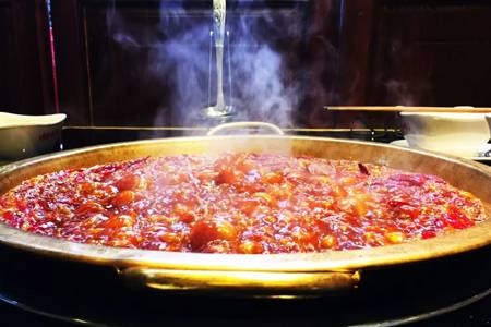 方法：点击率95%以上 他把臭豆腐加进去后，成就一道桌桌必点的爆款菜