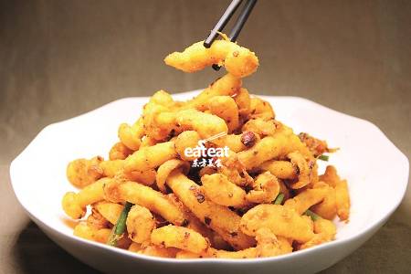 白玉菇那么酥脆？炸前喝饱水！