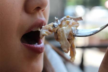 方法：在海底捞三年，木屋烧烤四年，他总结出金牌服务5个细节