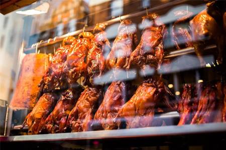 独家：经营夜宵18年，2000平店面，高峰期一天接待7000人