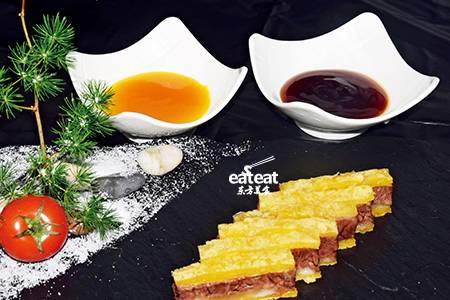 脆皮牛腩：两味汁助味！