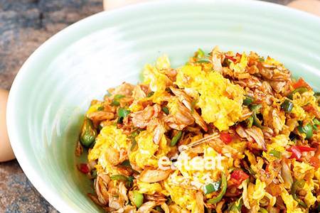 干包菜炒鸡蛋：混合油炒制！