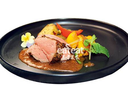 低温牛菲力配油醋汁西葫沙拉