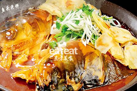 鱼头泡饼：秘制鱼头汁调味！