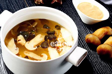 金线莲竹笙松茸锅