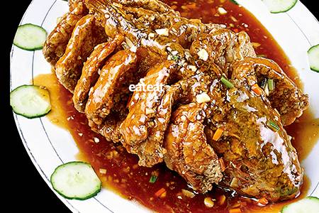  河间抓炒鱼：先挂糊再粘粉！