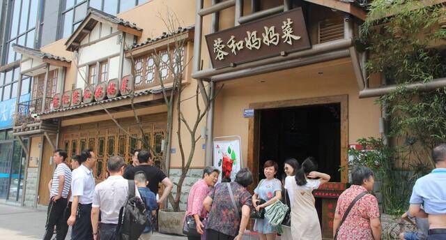 70%川菜、30%湘菜辣味融合，这家成都饭馆，点餐像是在抽签